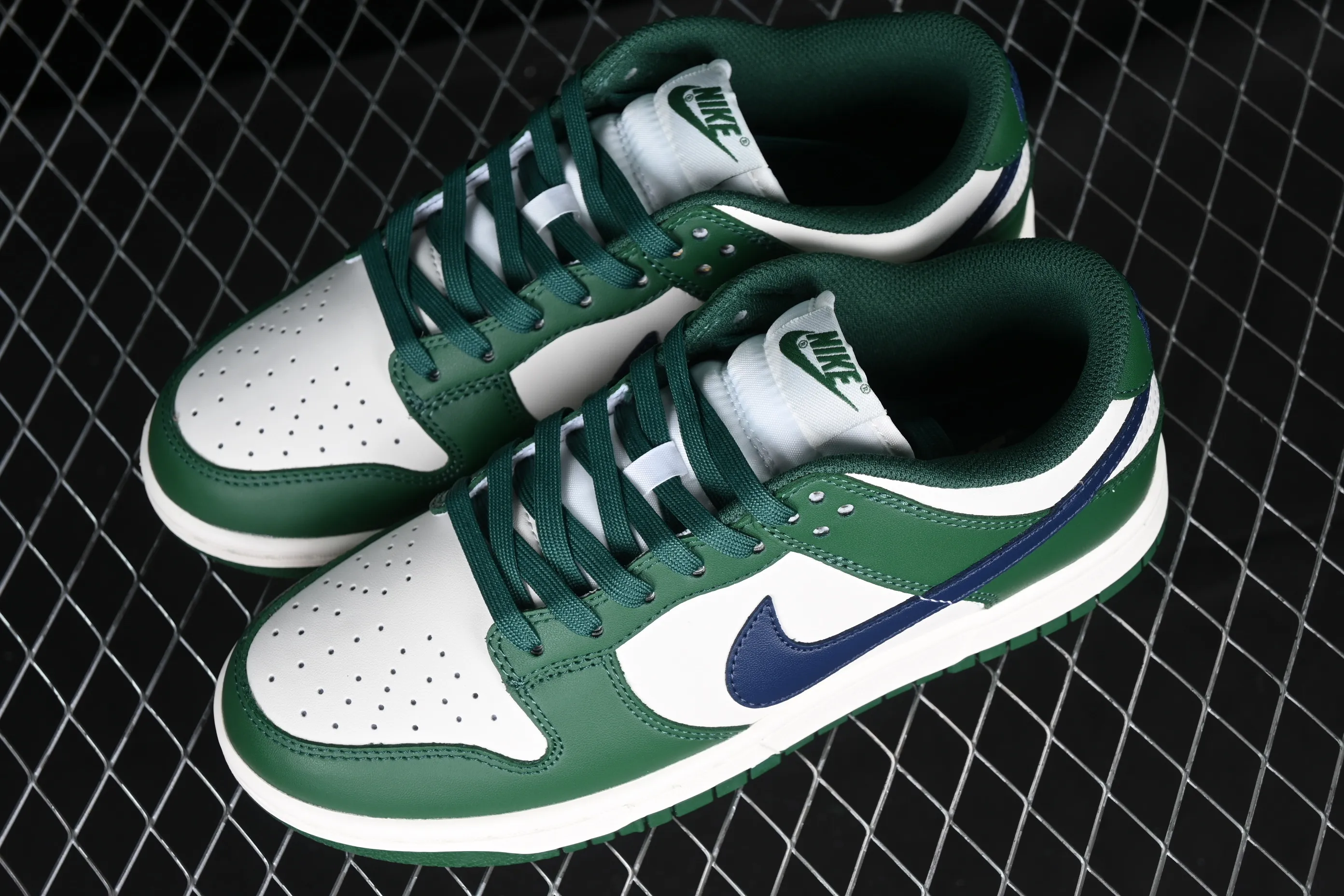 All categories Nk SB Dunk series Nk SB Dunk Low low-top sneakers Nk Dunk Low "Gorge Green" retro white and green SB low-top sports and leisure sneakers DD1503-300